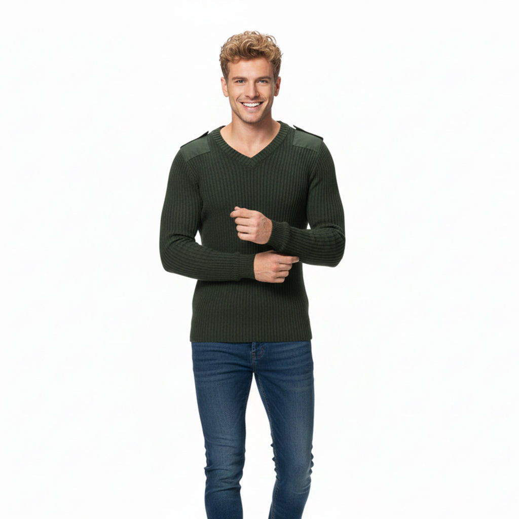 Men’s Minimalist Fine-Knit Jumper – Essential Warmth