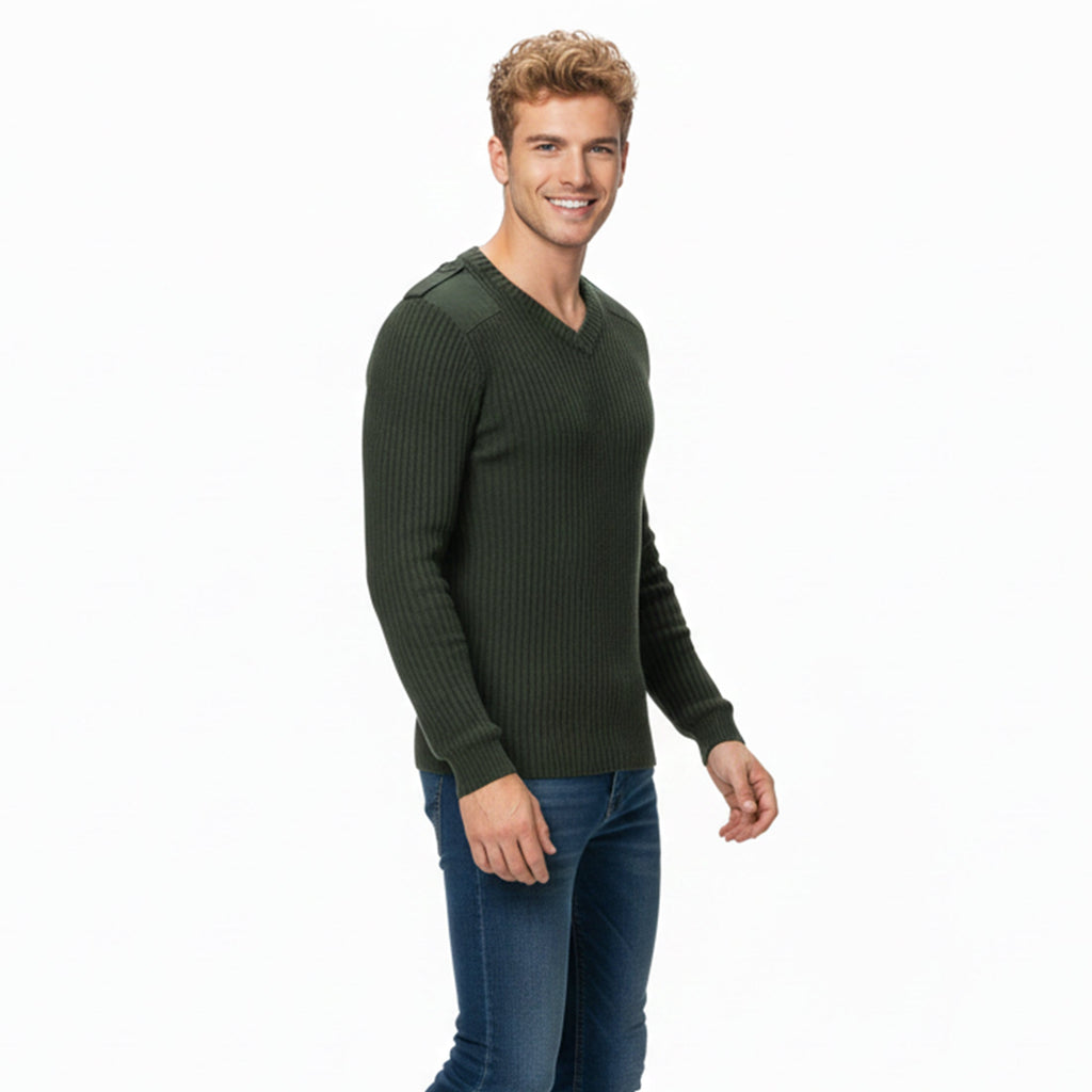 Men’s Minimalist Fine-Knit Jumper – Essential Warmth
